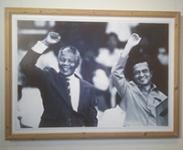 Tun Dr Mahathir Mohamad bersama pemimpin Afrika Selatan, HE Nelson Mandela yang menentang Dasar Aparteid